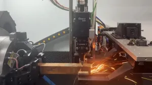 رأس قطع فايبر ليزر طراز GS03C مع نظام تركيز تلقائي مخصص لعمليات قطع الأنابيب